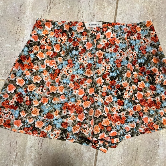 ❤️❤️LIKE NEW -MONTEAU LOS ANGELES SUPER CUTE FLORAL SHORTS SZ M❤️❤️ - Picture 3 of 11